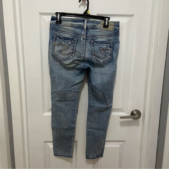 Silver Jeans - Picture 3 of 9